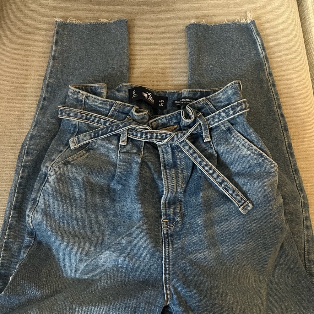 Ultra High Rise Hollister Vintage Stretch Mom Jean with Tie Waist